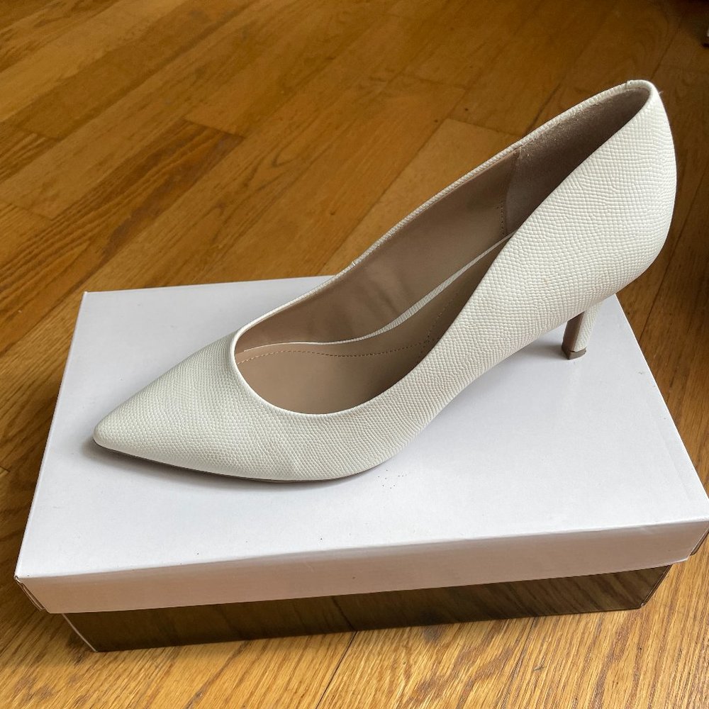 White Alfani Jeules pumps- Step N' Flex